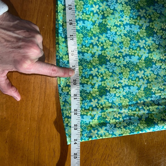 David Brooks floral skirt suits. Size 8. Super cute outfit Daisy button details. - Picture 12 of 13